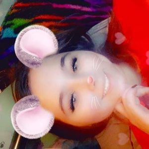 Meet your Posher, Cait